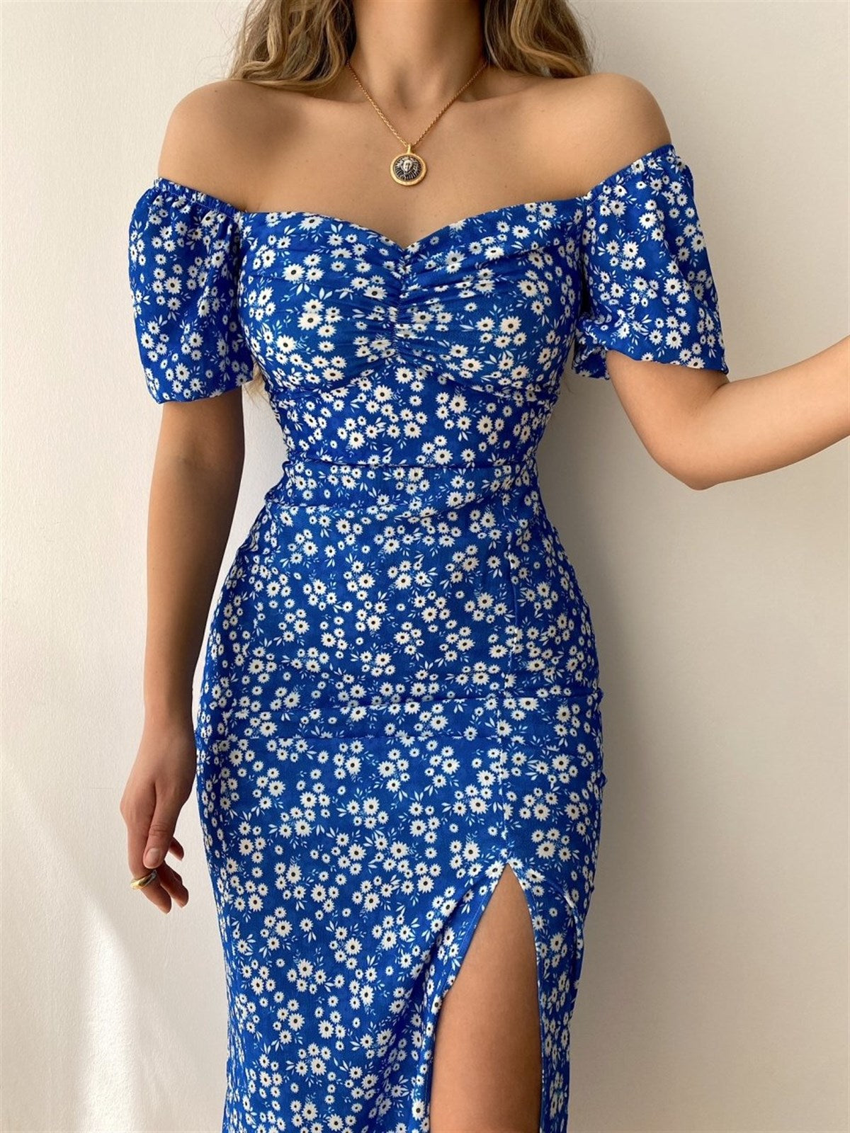 Vestido Longo Boho Elegante - Estilo Ombro a Ombro com Fenda, Estampa Floral