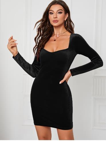 Vestido de Veludo Tubinho Decotado Basic - Preto