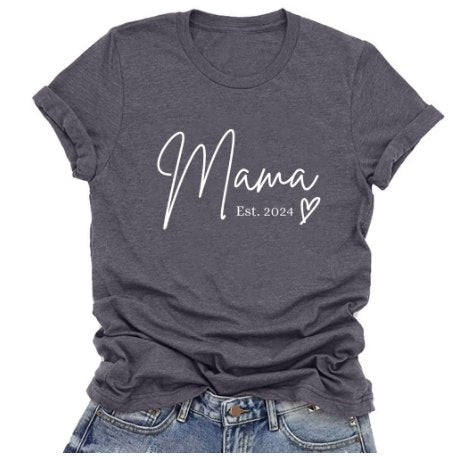 Camiseta Mom Life 2024 – Confortável e Cheia de Amor - RC Urban WearCamiseta Mom Life 2024 – Confortável e Cheia de AmorCamiseta Mom Life 2024 – Confortável e Cheia de Amor