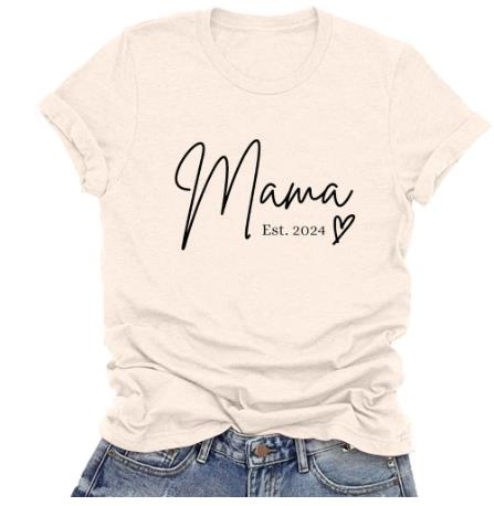 Camiseta Mom Life 2024 – Confortável e Cheia de Amor - RC Urban WearCamiseta Mom Life 2024 – Confortável e Cheia de AmorCamiseta Mom Life 2024 – Confortável e Cheia de Amor