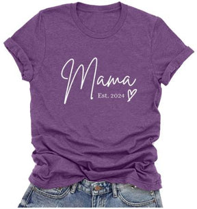 Camiseta Mom Life 2024 – Confortável e Cheia de Amor - RC Urban WearCamiseta Mom Life 2024 – Confortável e Cheia de AmorCamiseta Mom Life 2024 – Confortável e Cheia de Amor