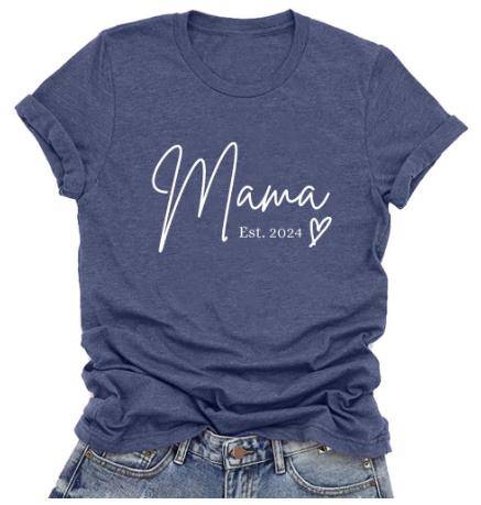 Camiseta Mom Life 2024 – Confortável e Cheia de Amor - RC Urban WearCamiseta Mom Life 2024 – Confortável e Cheia de AmorCamiseta Mom Life 2024 – Confortável e Cheia de Amor